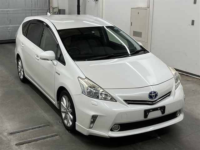 75082 TOYOTA PRIUS ALPHA ZVW40W 2012 г. (MIRIVE Saitama)